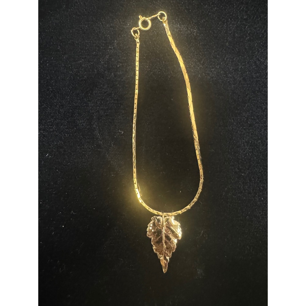 Gold Tone Leaf Pendant Necklace Flat Link Chain 15 Inch Nature Inspired Jewelry